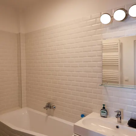 U6 Center By The Danube