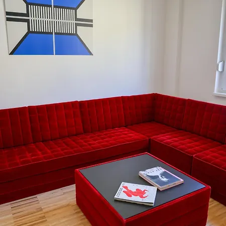 U6 Center By The Danube Budapest