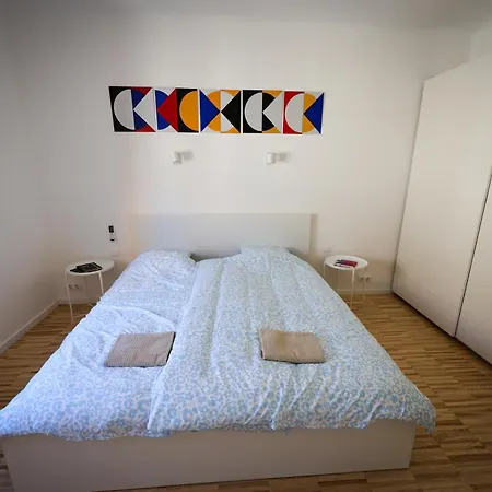 U6 Center By The Danube Budapest