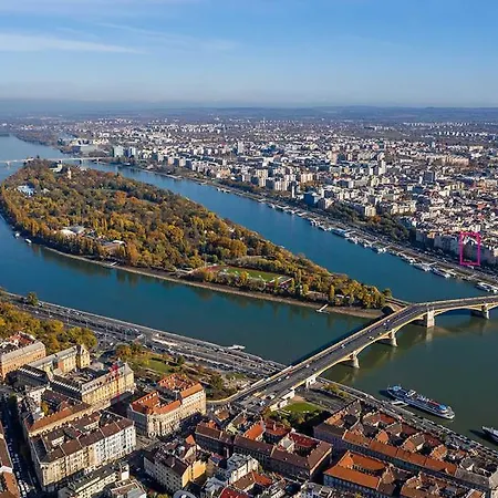 U6 Center By The Danube *