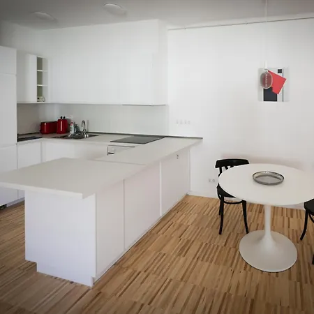 U6 Center By The Danube *